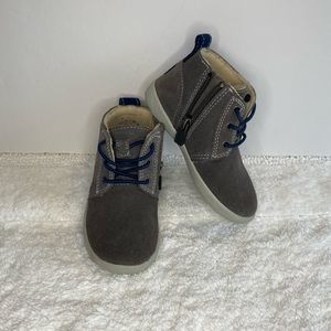 EUC Ugg Boots Little Kids Size 8 (toddler)